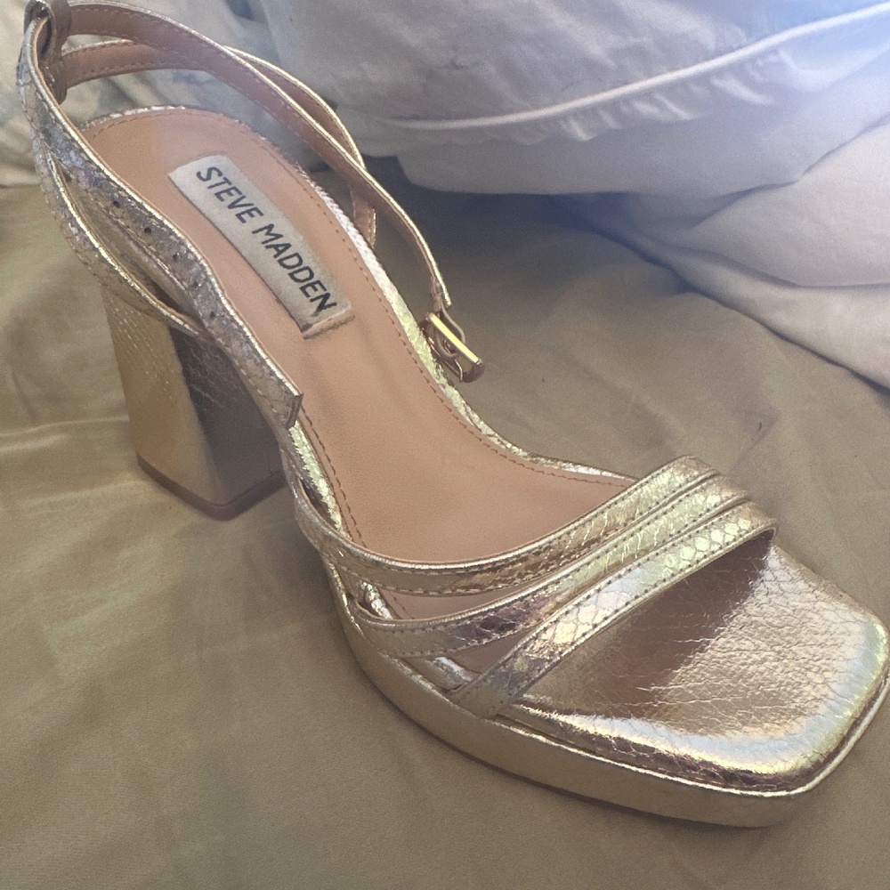 Gold platform Steve Madden block heel sandals size 5.5